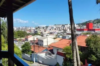 Residência com 4 dorm sendo 1 suíte, edícula com área gourmet, 5 vagas