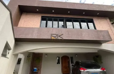Sobrado a venda no centro com 3 dormitórios sendo 1 suíte,sala de estar e jantar,espaço gourmet cm churrasqueira