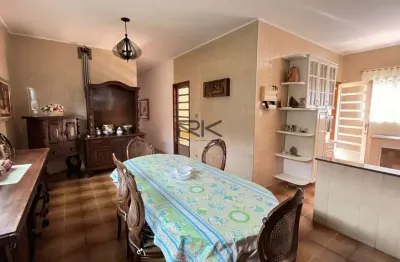 Casa à venda no bairro do itaguá com 3 dormitórios,sala de estar e varanda