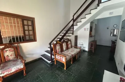 Casa no bairro da estufa 1 com 3 dormitórios sendo 2 suítes,1 banheiro social,varanda