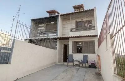 Casa com 3 quartos à venda na Rua Heitor Kramer, Guarujá, Porto Alegre