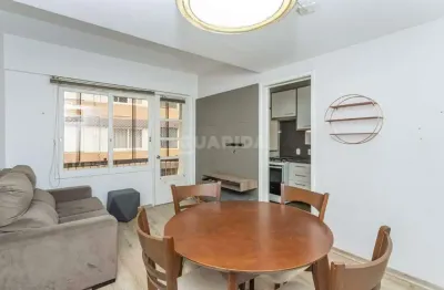 Apartamento mobiliado com 1 dormitório e 1 vaga de garagem no bairro bom fim!