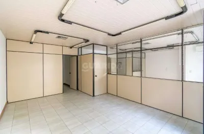 Conjunto comercial impecável com sacada de 103m² no menino deus