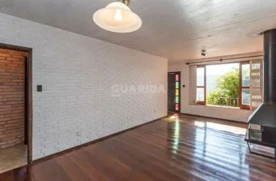 Casa Residencial com 3 dormitórios para alugar no bairro Partenon!