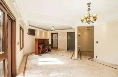 Casa com 3 dormitórios, sendo 1 suíte, e 2 vagas de garagem no bairro menino deus
