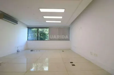 Sala comercial com aproximadamente 37m² no bairro praia de belas