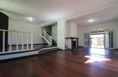 Casa residencial com 3 dormitórios e 3 vagas de garagem, no bairro cristal