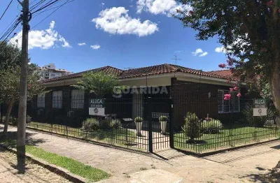 Casa residencial com 3 dormitórios, sendo 1 suíte, no bairro jardim lindóia