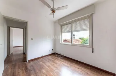 Apartamento com 1 dormitório e 2 vagas de garagem no bairro petrópolis