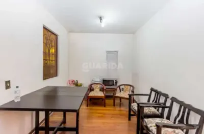 Casa residencial com 4 dormitórios, sendo 2 suítes, e 4 vagas de garagem no bairro tristeza