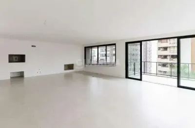 Apartamento com 3 dormitórios, sendo os 3 suítes, e 3 vagas de garagem no bairro petrópolis