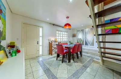 Casa com 3 dormitórios e 2 vagas de garagem, no bairro cristo redentor