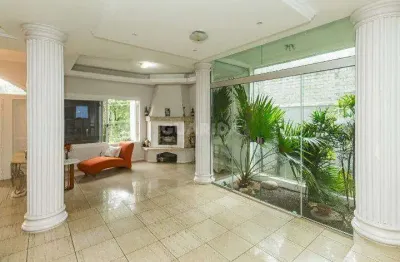 Casa mobiliada com 5 dormitórios, e 6 vagas de garagem no parque santa fé