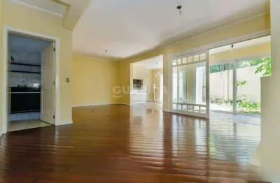 Casa em condomínio fechado com 4 dormitórios, sendo 1 suíte, e 2 vagas de garagem no bairro ipanema