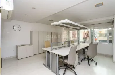 Conjunto comercial mobiliado e com 1 vaga de garagem, no bairro independência