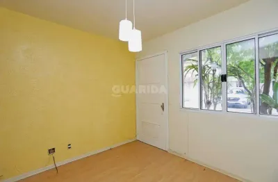 Casa em condomínio com 3 dormitórios, sendo 1 suíte, 1 vaga de garagem no bairro humaita
