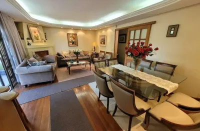 Casa totalmente mobiliada de 3 dormitórios, sendo 1 suíte, no bairro jardim botânico.