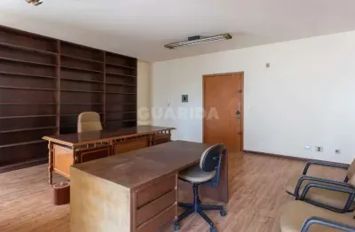 Sala comercial, recém reformada, para alugar no bairro petrópolis