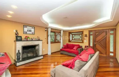 Casa residencial mobiliada com 5 dormitórios, sendo 3 suítes, no bairro vila nova
