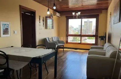 Cobertura com piscina, mobiliada com 3 dormitórios, sendo 1 suíte, no bairro menino deus