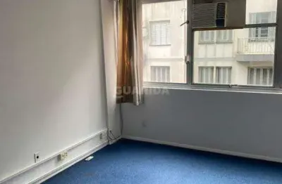 Sala comercial com uma vaga de garagem no bairro centro histórico.