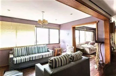 Apartamento de 04 dormitórios, sendo 01 suíte no bairro auxiliadora.