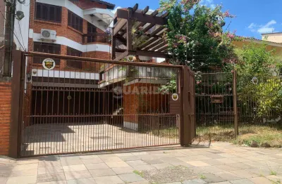 Casa com 3 quartos para alugar na Rua Canto e Melo, Cristal, Porto Alegre