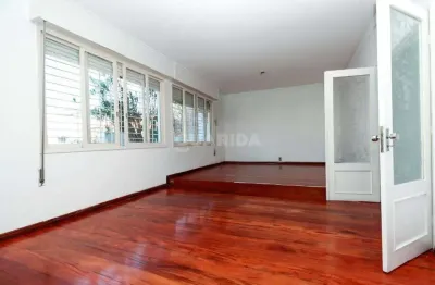 Casa com 5 quartos para alugar na Rua Guilherme Alves, Partenon, Porto Alegre