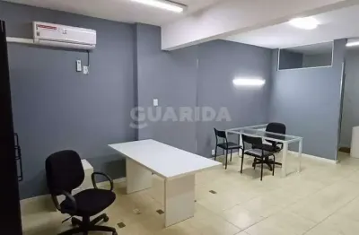 Conjunto comercial mobiliado no bairro centro histórico.