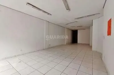Loja com 76m², localizada no bairro centro histórico.