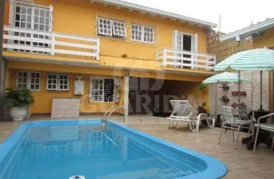 Casa residencial com 4 dormitórios sendo 3 suítes no bairro ipanema.
