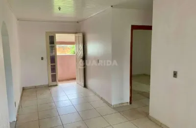 Casa residencial com 2 dormitórios, sendo 1 suíte com hidromassagem, no bairro jardim leopoldina.