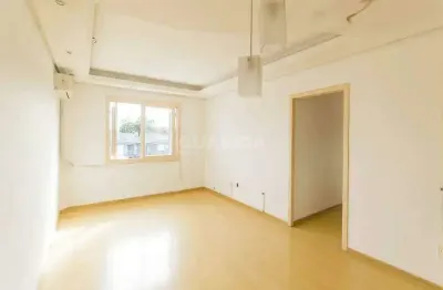 Apartamento com 2 dormitórios e 1 vaga de garagem, no bairro tristeza