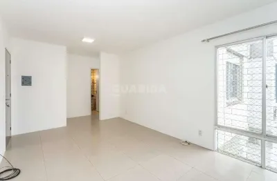 Apartamento de 2 dormitórios no bairro menino deus recém reformado!!