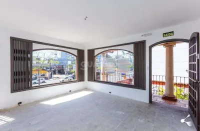 Conjunto com 30m² privativos, 2º andar, 1 lavabo, localizado no bairro tristeza.