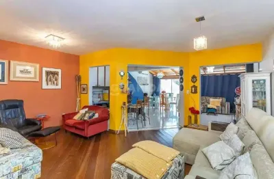 Casa em condomínio com 4 dormitórios, sendo 1 suíte, e 2 vagas de garagem no bairro jardim itu sabará