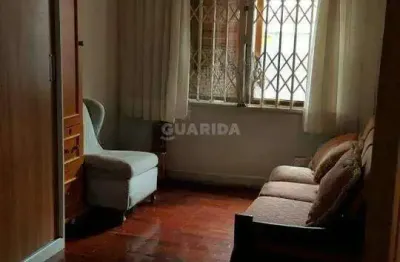 Casa residencial, com 3 dormitórios, sendo 1 suíte, e 4 vagas de garagem no bairro cristo redentor