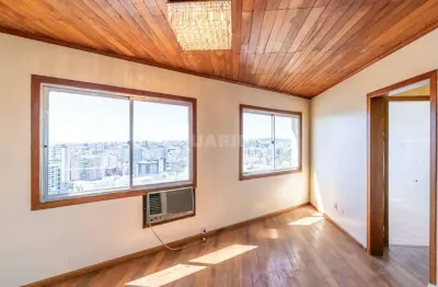 Apartamento com ótima amplitude, 3 dormitórios, em andar alto, no bairro centro histórico.