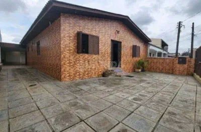 Casa com 3 dormitórios, sendo 1 suíte, e 4 vagas de garagem no bairro sarandi