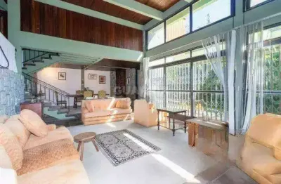 Casa residencial com 3 dormitórios e 4 vagas de garagem no bairro boa vista