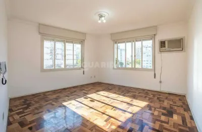 Apartamento com 2 dormitórios e 1 vaga de garagem no bairro cidade baixa - porto alegre/rs