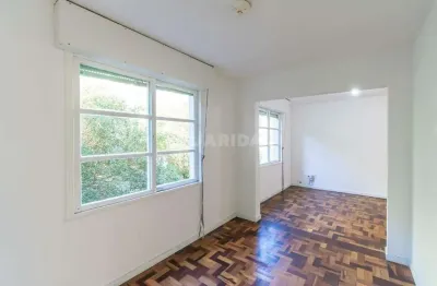 Apartamento de 2 dormitórios para alugar no bairro cristal.