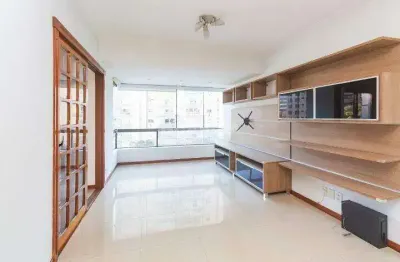 Amplo apartamento com 3 quartos e vaga de garagem no petrópolis!