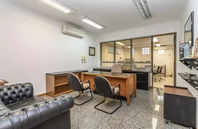 Conjunto comercial com 1 vaga de garagem coberta no bairro petrópolis!
