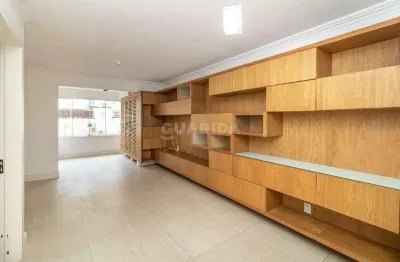 Apartamento com 3 dormitórios, 1 vaga coberta com depósito, no bairro tristeza
