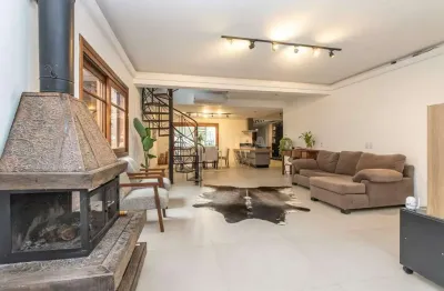 Casa em condomínio de 3 dormitórios, sendo 1 suíte com hidromassagem, no condomínio terra ville.