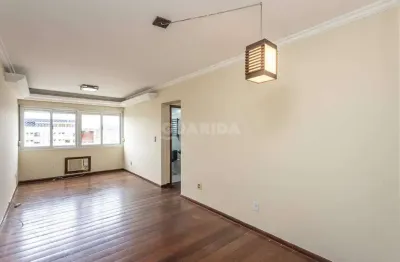 Apartamento com 2 dormitórios e vaga de garagem no coração do centro histórico de porto alegre.