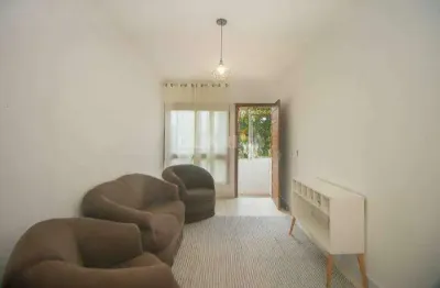Casa mobiliada em condomínio fechado com 2 dormitórios para alugar no bairro central park.