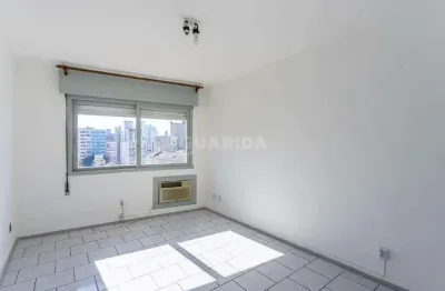 Cobertura de 1 dormitório para alugar no bairro cidade baixa, com churrasqueira!