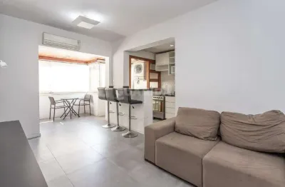 Apartamento com 02 dormitórios e 1 vaga de garagem no bairro auxiliadora!